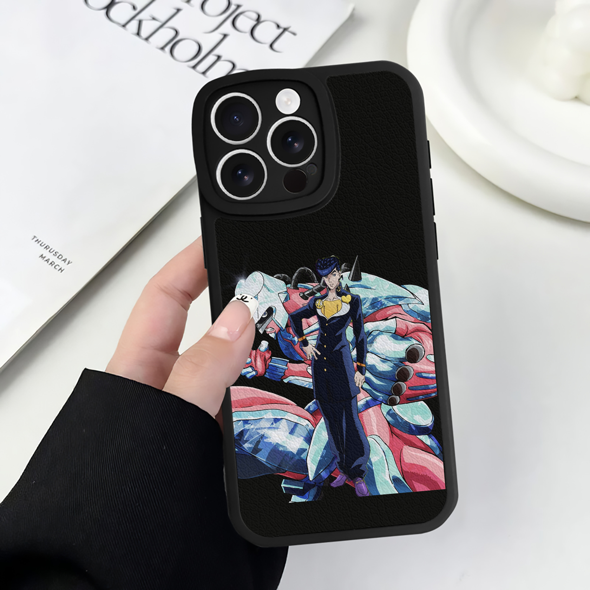 （画像用） ジョジョの奇妙な冒険 ひがしかた じょうすけ JoJo's Bizarre Adventure Higashikata Josuke 【iPhone 16シリーズ対応】シリコンスマホケース（レザー調） 材質：シリコン